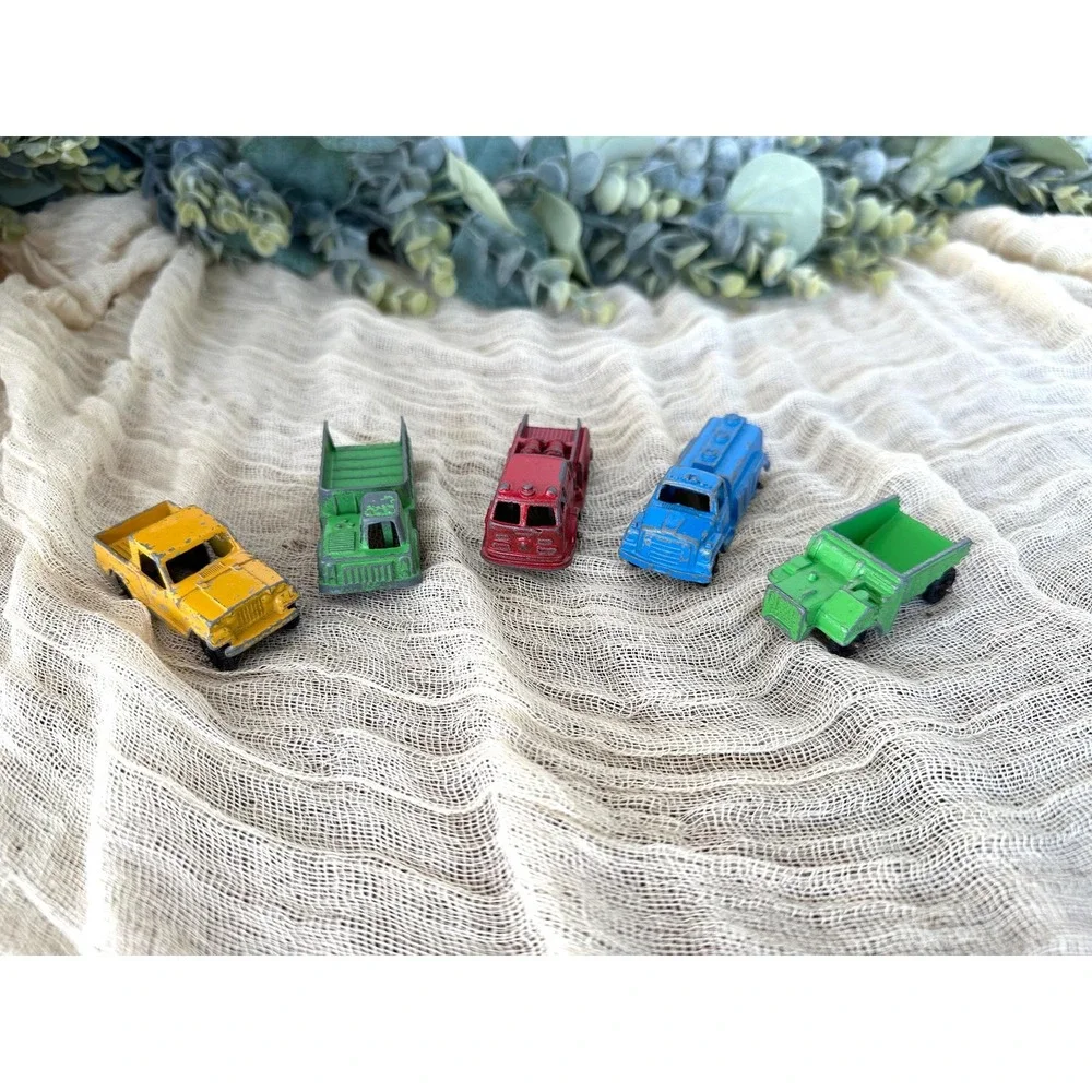 1960's TootsieToy diecast truck lot vintage metal lot‎ of 5 | shuttle pumper